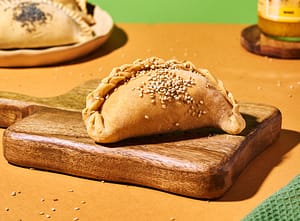 empanadilla artesanal vegana con masa sin gluten de caprese