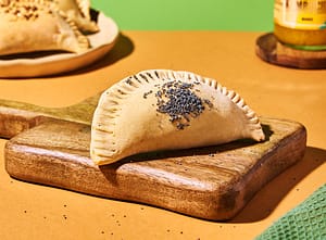 empanadilla artesanal vegana con masa sin gluten de puerro