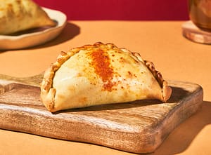 la mejor empanadilla argentina artesanal sabor a carne criolla picante